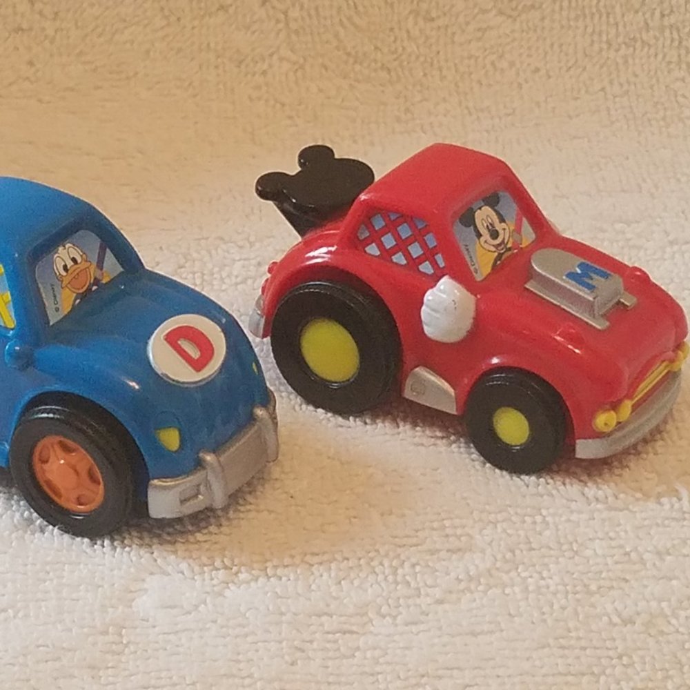 Lot of 2 Disney Mickey Mouse & Donald Duck Toy Cars Mattel 2008 - Picture 2 of 5